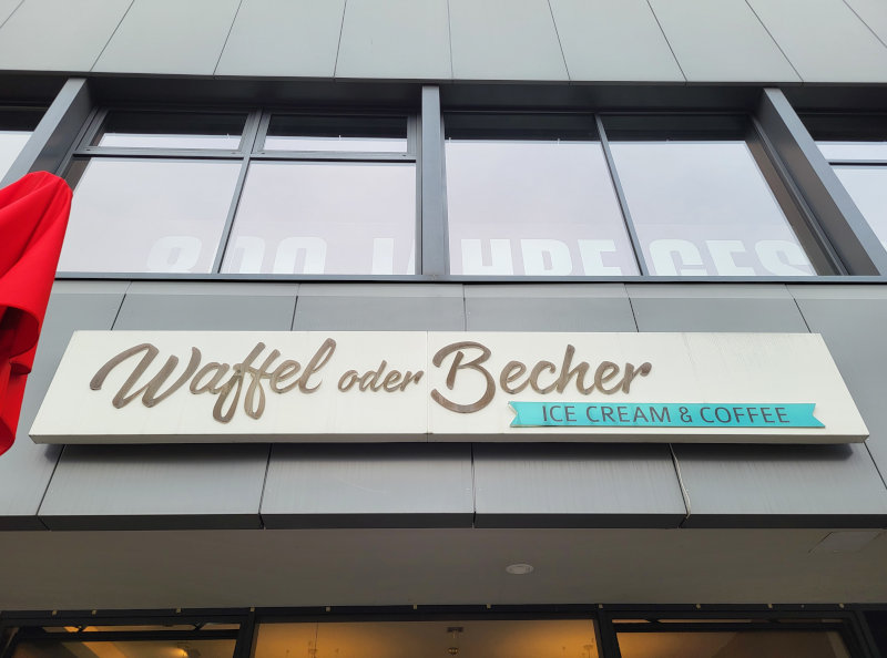 Waffel oder Becher Waffel oder Becher